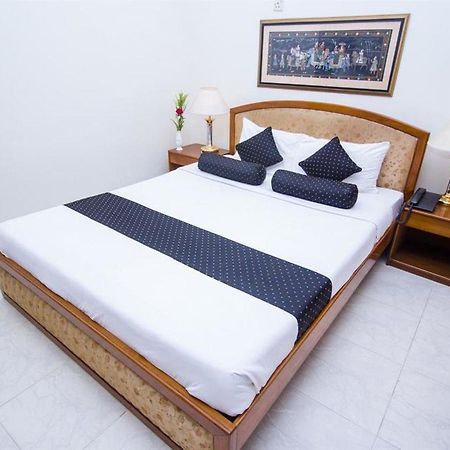 Hotel De Crystal Crown Dhaka Zewnętrze zdjęcie