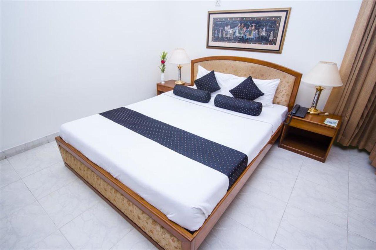Hotel De Crystal Crown Dhaka Zewnętrze zdjęcie