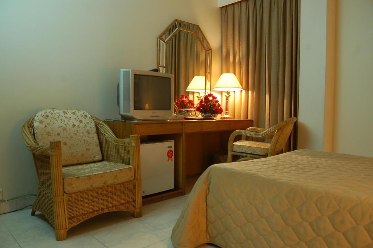 Hotel De Crystal Crown Dhaka Zewnętrze zdjęcie