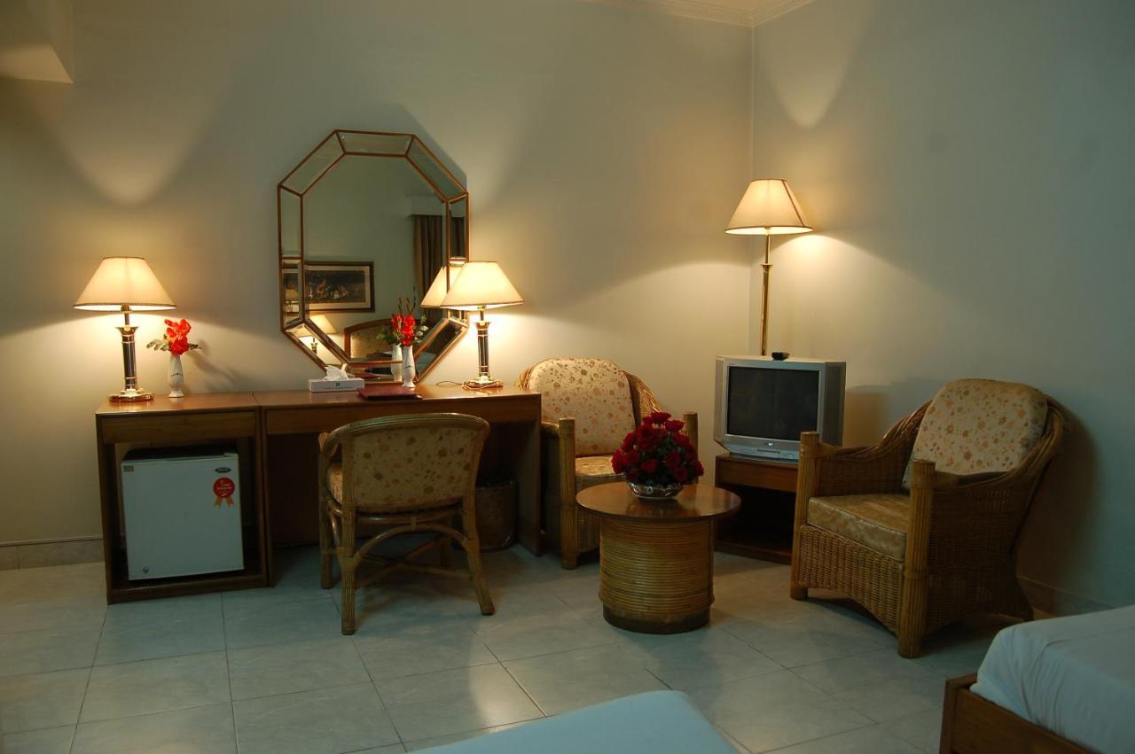 Hotel De Crystal Crown Dhaka Zewnętrze zdjęcie