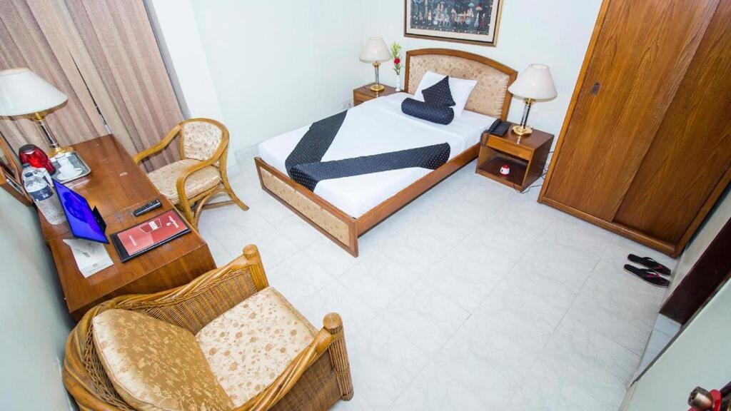 Hotel De Crystal Crown Dhaka Zewnętrze zdjęcie