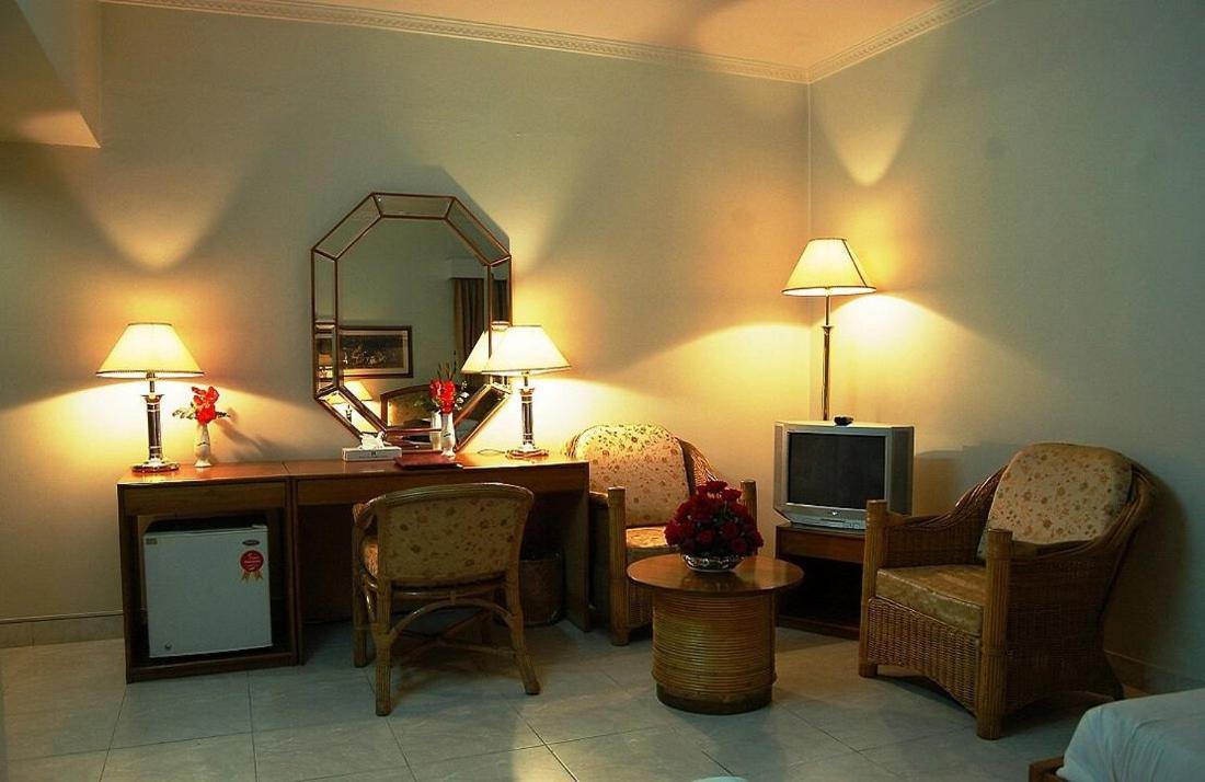 Hotel De Crystal Crown Dhaka Zewnętrze zdjęcie