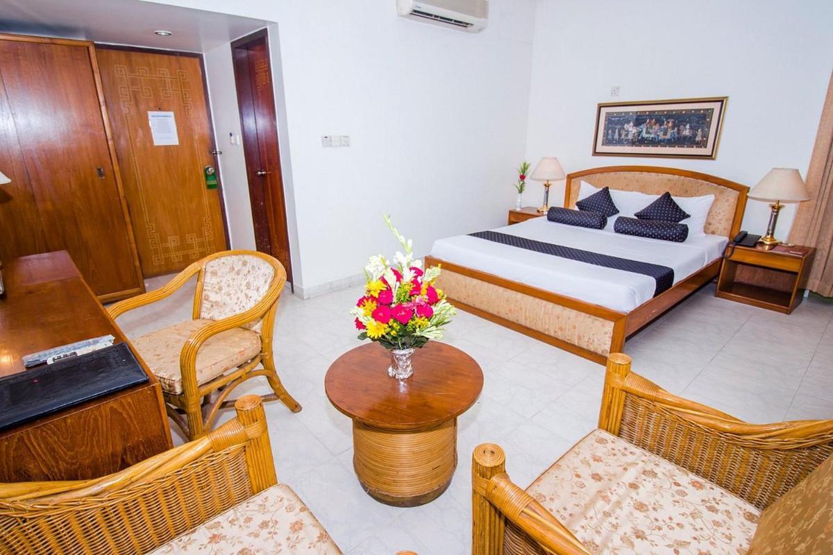 Hotel De Crystal Crown Dhaka Zewnętrze zdjęcie