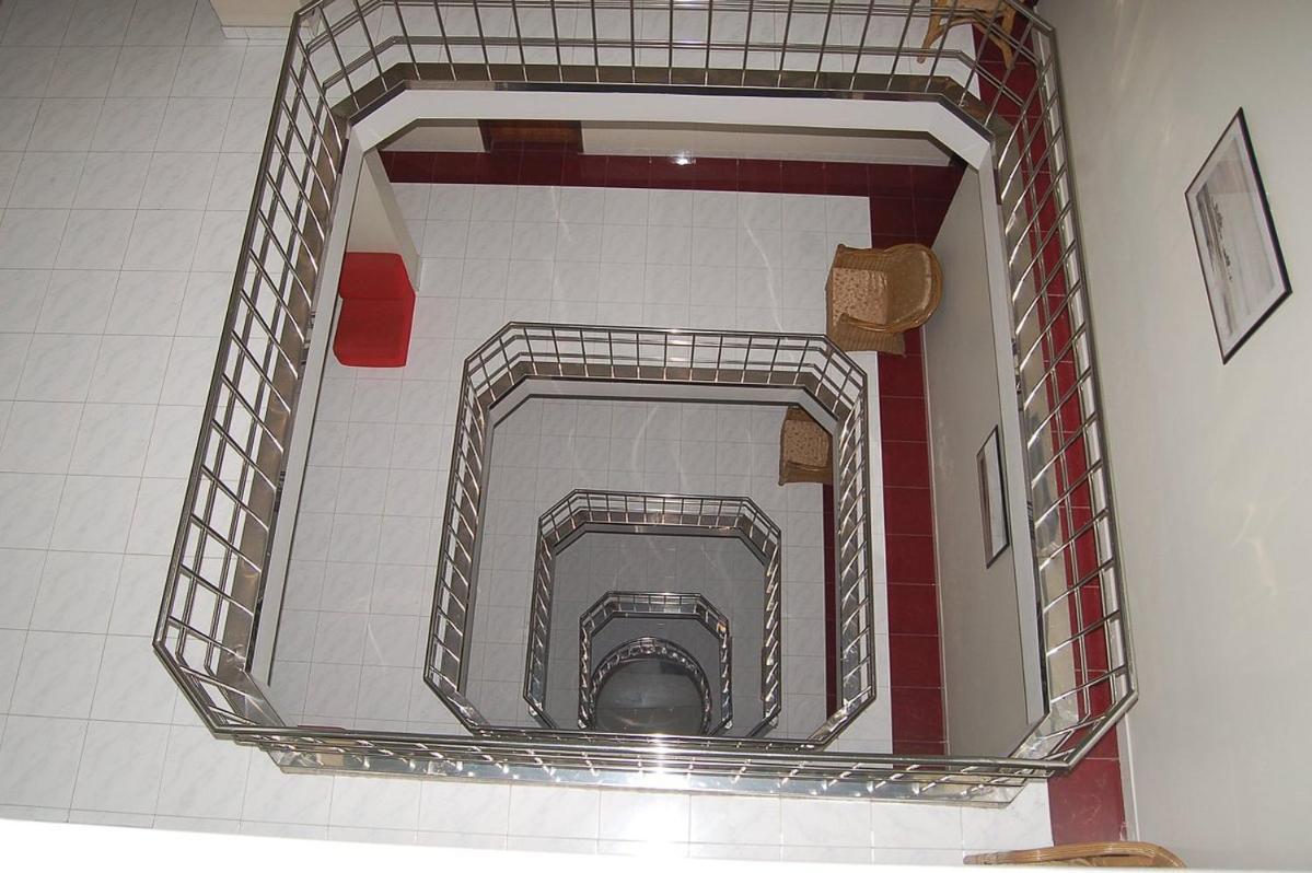 Hotel De Crystal Crown Dhaka Zewnętrze zdjęcie