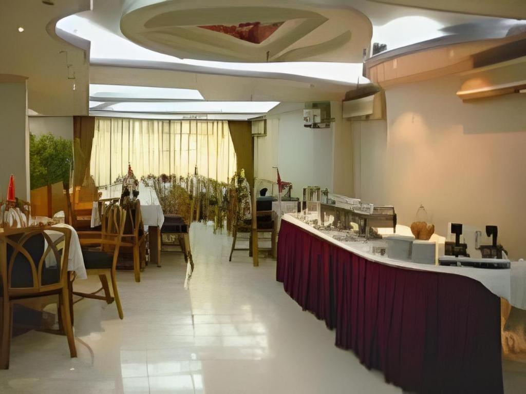 Hotel De Crystal Crown Dhaka Zewnętrze zdjęcie