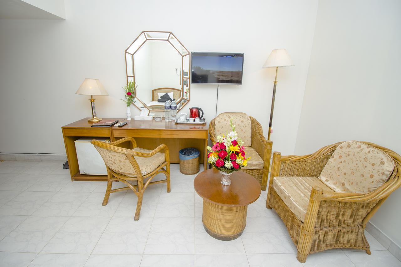 Hotel De Crystal Crown Dhaka Zewnętrze zdjęcie