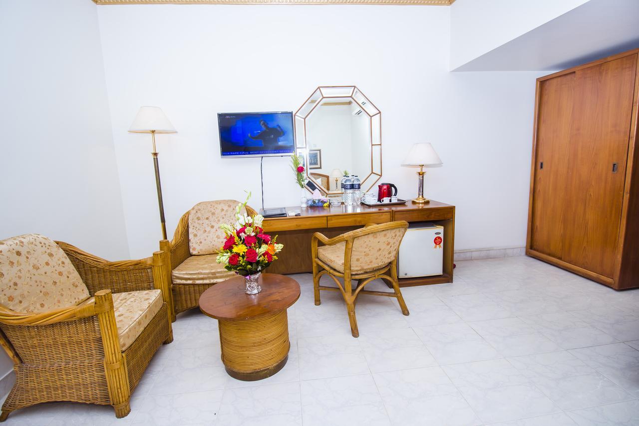 Hotel De Crystal Crown Dhaka Zewnętrze zdjęcie